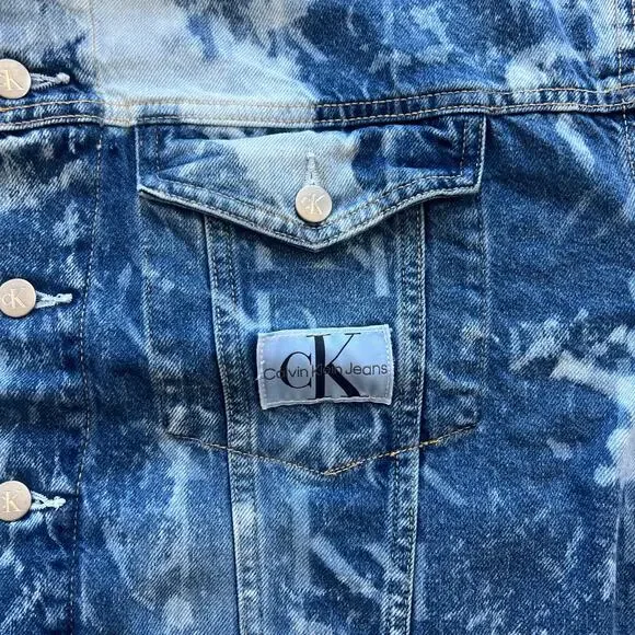 Calvin Klein Jeans Boxy Oversized Denim Jacket Cloudy AOP - Picture 2 of 12